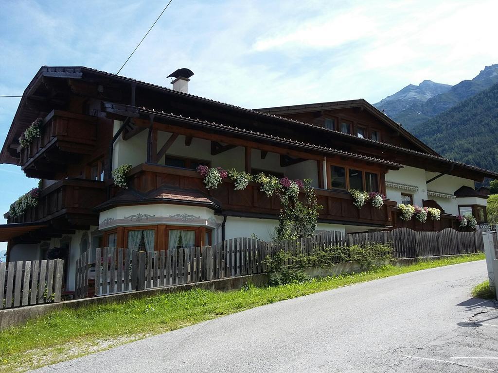 Haus Pinnistor Neustift im Stubaital Luaran gambar